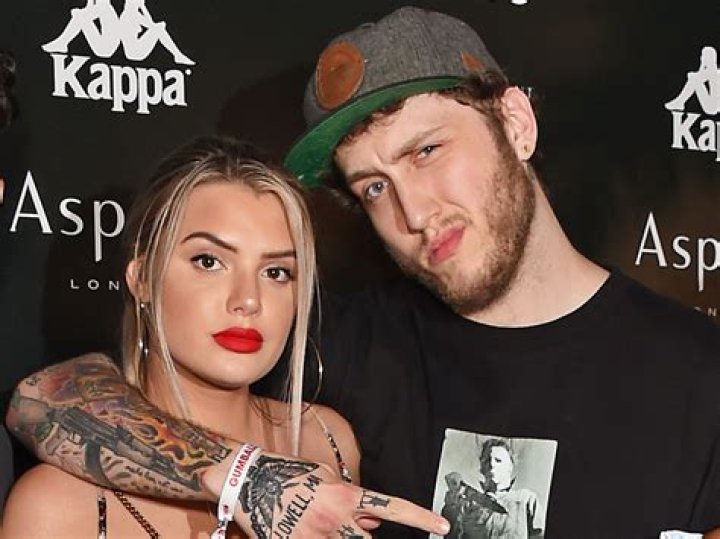 Faze Banks: Girlfriend, net worth, tattoos, smoking & body facts