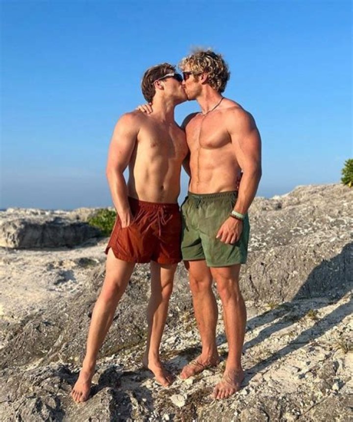 Froy Gutierrez Sexuality: Is He Gay? Partner Richard Madden, Ethnicity And Parents